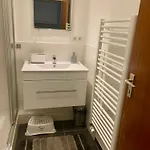 Gemuetliche Und Voll Ausgestatette 2 Am Mit Terrasse, Grill, Schaukel, Doppelbett Oder Getrennte Betten Fusslaeufig Zu S-bahn Nach Muenchen Und See, Ideal Zum Entspannen Aber Auch Zum Arbeiten 아파트 *