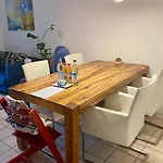 Gemuetliche Und Voll Ausgestatette 2 Am Mit Terrasse, Grill, Schaukel, Doppelbett Oder Getrennte Betten Fusslaeufig Zu S-bahn Nach Muenchen Und See, Ideal Zum Entspannen Aber Auch Zum Arbeiten