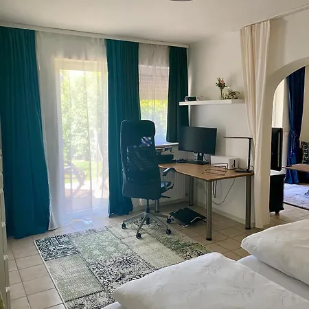 Gemuetliche Und Voll Ausgestatette 2 Am Mit Terrasse, Grill, Schaukel, Doppelbett Oder Getrennte Betten Fusslaeufig Zu S-bahn Nach Muenchen Und See, Ideal Zum Entspannen Aber Auch Zum Arbeiten Apartamento Worthsee