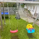 Lägenhet Gemuetliche Und Voll Ausgestatette 2 Am Mit Terrasse, Grill, Schaukel, Doppelbett Oder Getrennte Betten Fusslaeufig Zu S-bahn Nach Muenchen Und See, Ideal Zum Entspannen Aber Auch Zum Arbeiten Worthsee