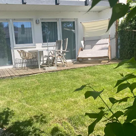 Gemütliche und voll ausgestatette 2 Zimmer Ferienwohnung am Wörthsee mit Terrasse, Grill, Schaukel, Doppelbett oder getrennte Betten fußläufig zu S-Bahn nach München und See, ideal zum Entspannen aber auch zum Arbeiten Apartment *