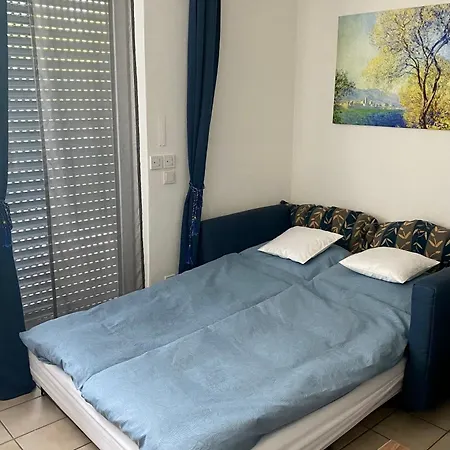2 Mit Terrasse Fusslaeufig Zu S-bahn Und Apartmán *