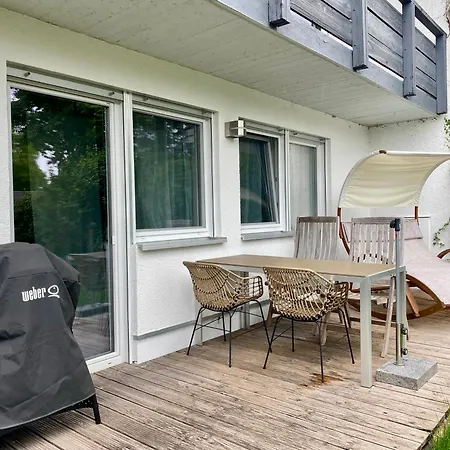 Apartment Gemütliche und voll ausgestatette 2 Zimmer Ferienwohnung am Wörthsee mit Terrasse, Grill, Schaukel, Doppelbett oder getrennte Betten fußläufig zu S-Bahn nach München und See, ideal zum Entspannen aber auch zum Arbeiten