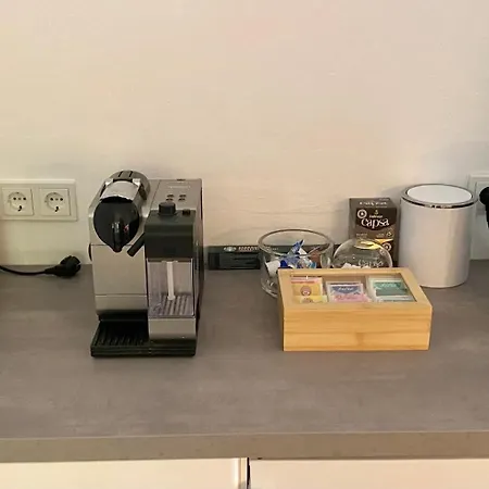 Gemütliche und voll ausgestatette 2 Zimmer Ferienwohnung am Wörthsee mit Terrasse, Grill, Schaukel, Doppelbett oder getrennte Betten fußläufig zu S-Bahn nach München und See, ideal zum Entspannen aber auch zum Arbeiten Apartment