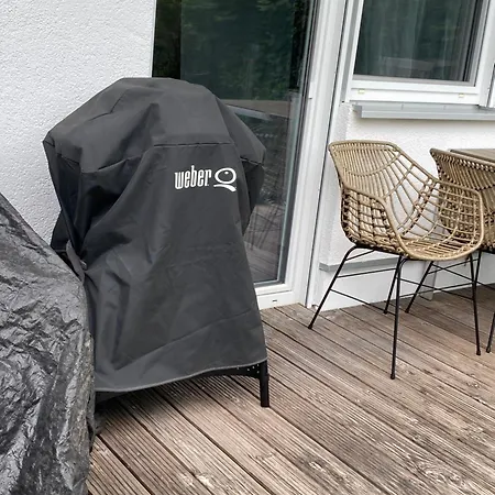Gemütliche und voll ausgestatette 2 Zimmer Ferienwohnung am Wörthsee mit Terrasse, Grill, Schaukel, Doppelbett oder getrennte Betten fußläufig zu S-Bahn nach München und See, ideal zum Entspannen aber auch zum Arbeiten Worthsee