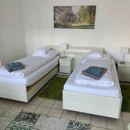 Gemütliche und voll ausgestatette 2 Zimmer Ferienwohnung am Wörthsee mit Terrasse, Grill, Schaukel, Doppelbett oder getrennte Betten fußläufig zu S-Bahn nach München und See, ideal zum Entspannen aber auch zum Arbeiten Worthsee